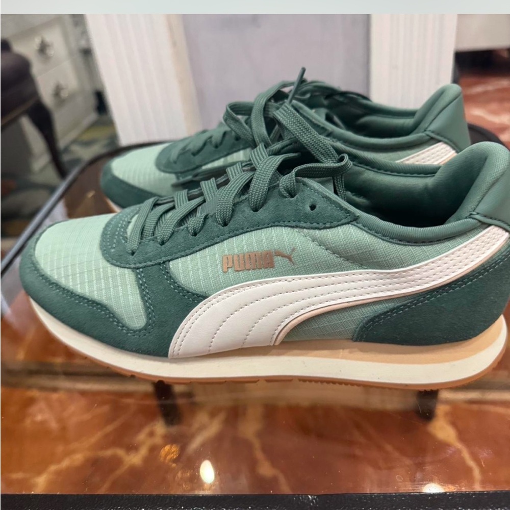 BRAND NEW Puma Green Sr. Siege Leo Running Sneaker (Women)